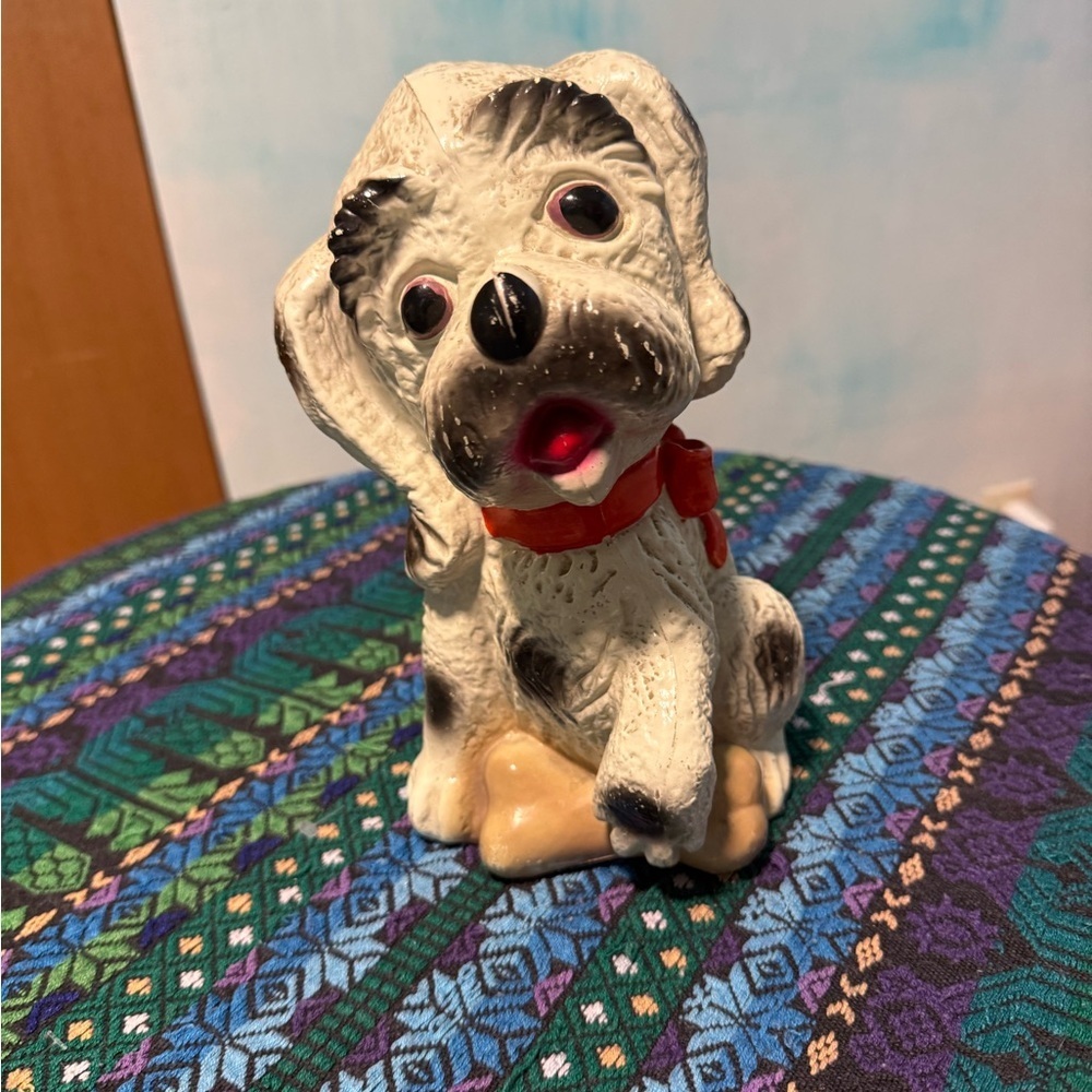 Vintage 1961 Chalkware Big Eye Dog Prize Silvestri Bros.